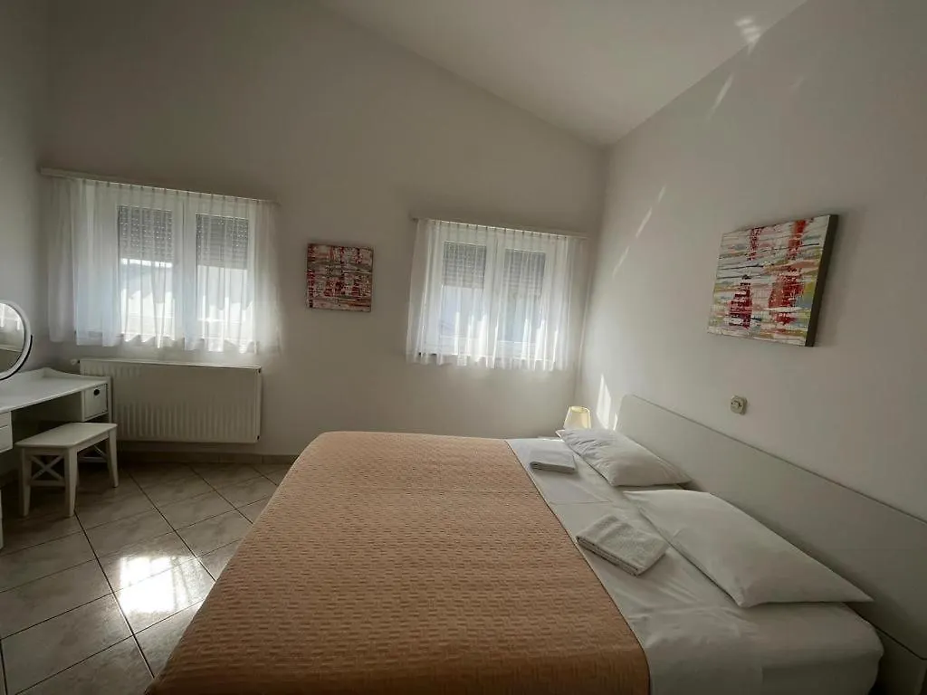 Apartments Filip Fazana 0*,