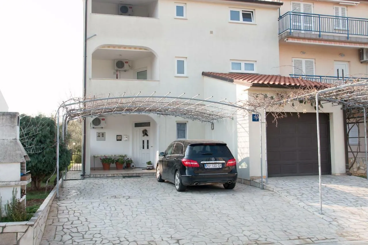Apartments Filip Fazana 0*,  Croatia